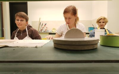 V dílně to žije! Modelujeme, glazujeme, tvoříme