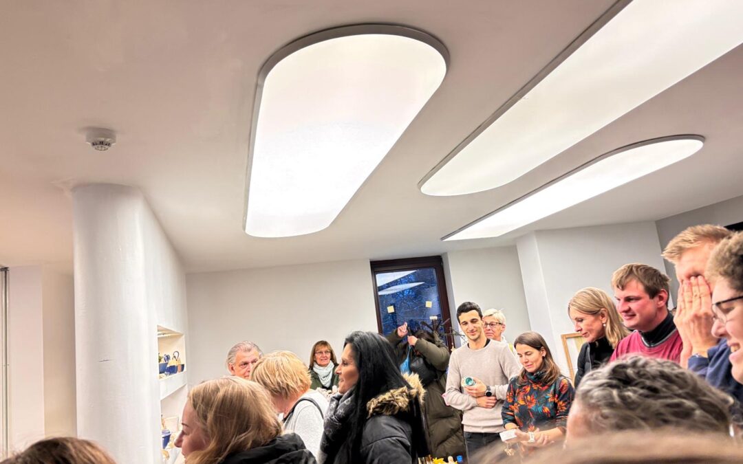 Vernisáž se nesla v příjemné atmosféře, prodejní výstava pokračuje! :)