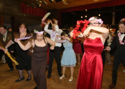 ŠKOLNÍ PLES NA BARČE