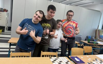 Přírodní materiály v terénu